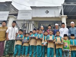 PWRI Sumenep Berbagi Sarung untuk Santri, Teladani Spirit Kepedulian Bupati Fauzi   