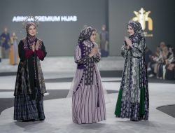 Arinna Hijab Premium Tampilkan Koleksi Terbaru di Surabaya Fashion Parade 2025