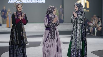 Arinna Hijab Premium Tampilkan Koleksi Terbaru di Surabaya Fashion Parade 2025