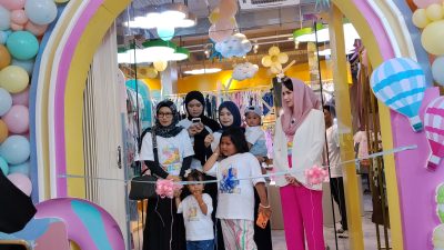 Arumi Bachsin Resmikan Arinna Baby & Kids Store di Sumenep   